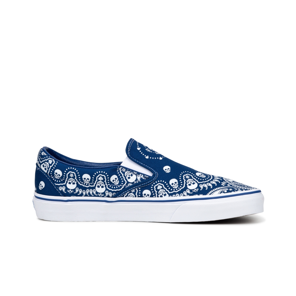 vans-ua-classic-slip-on-bandana-true-blue-vn0a33tb42u1-2.jpg